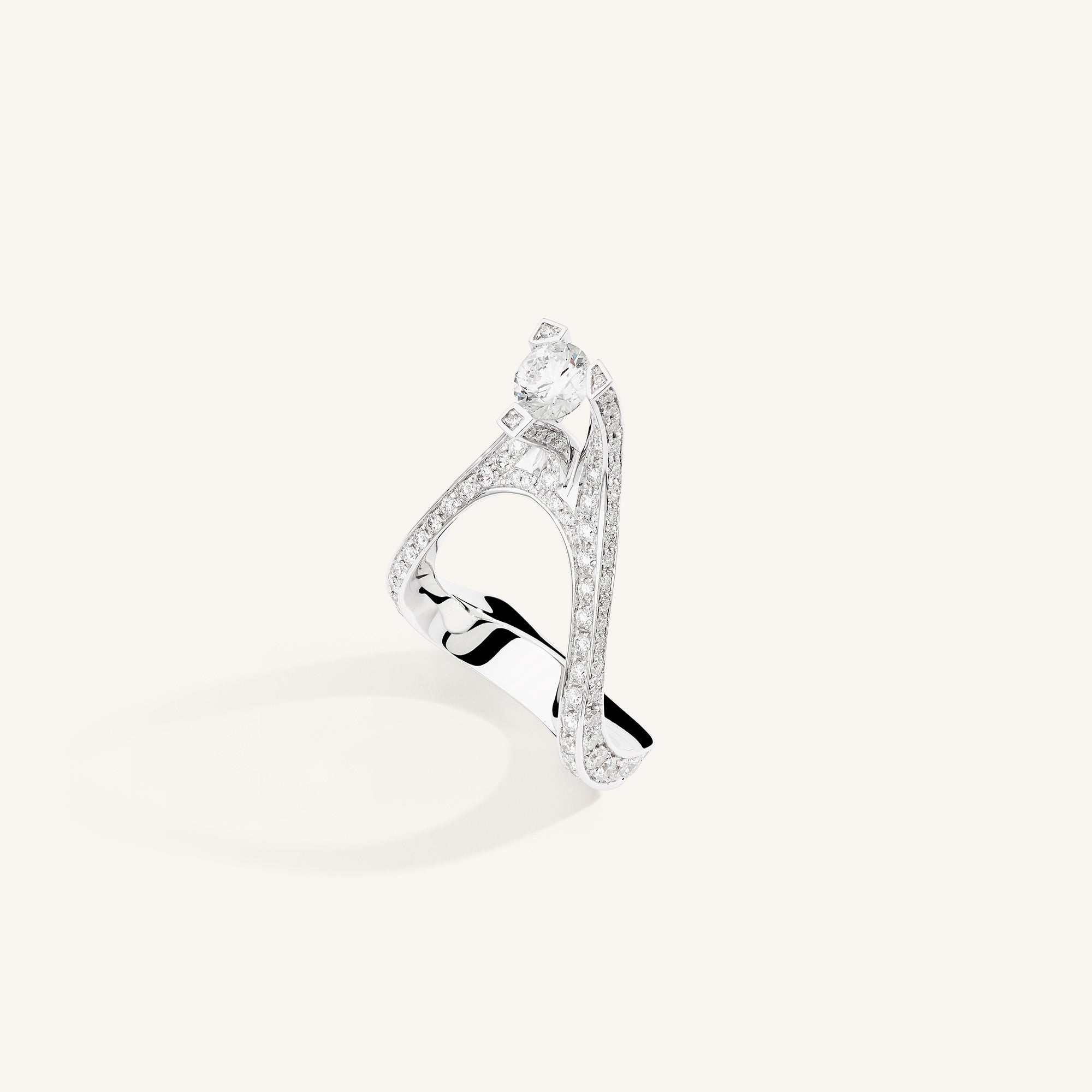 Lia ring with white diamonds