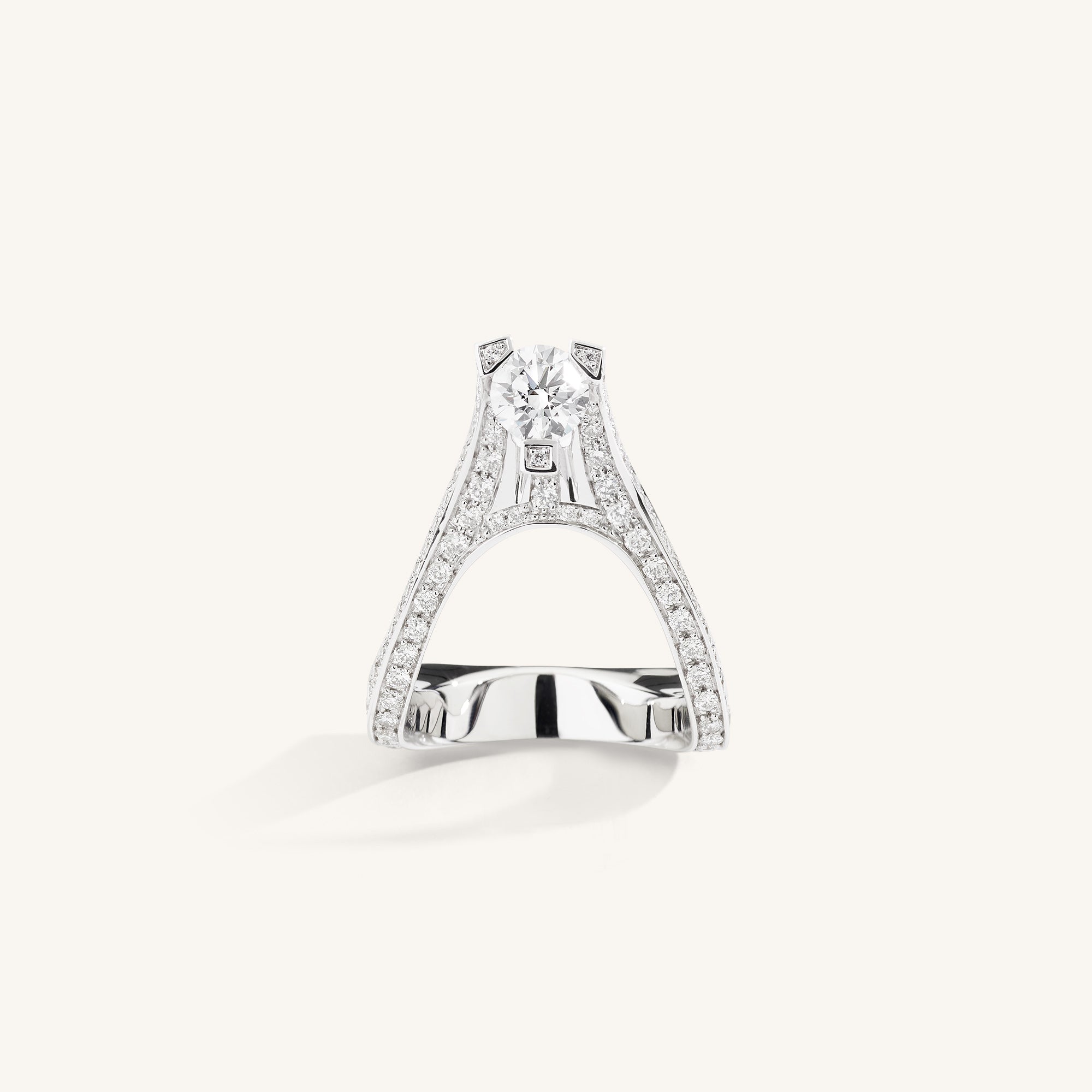 Lia ring with white diamonds