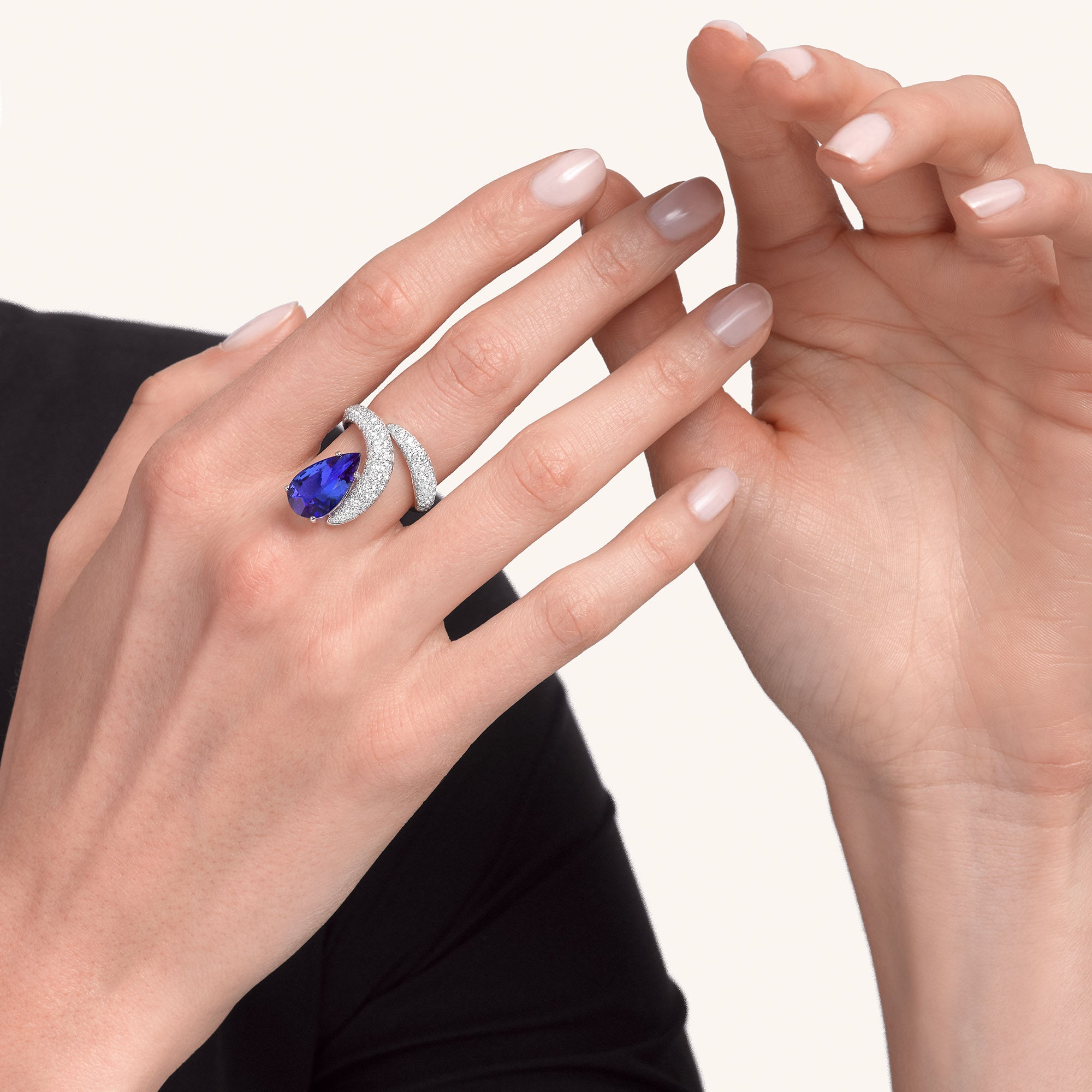 Venere ring with tanzanite