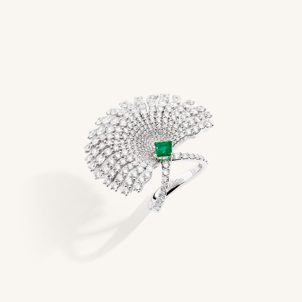 Charm Exotique ring with emerald