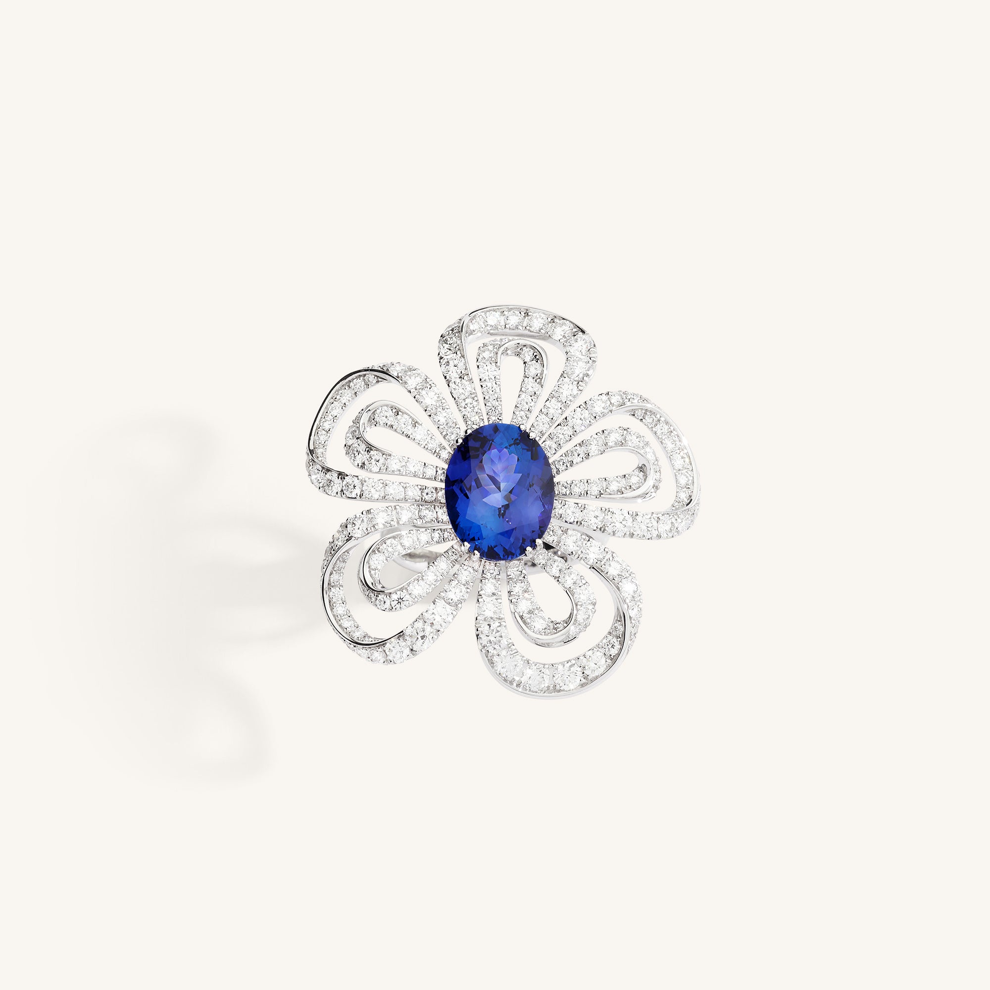 Margherita ring with tanzanite