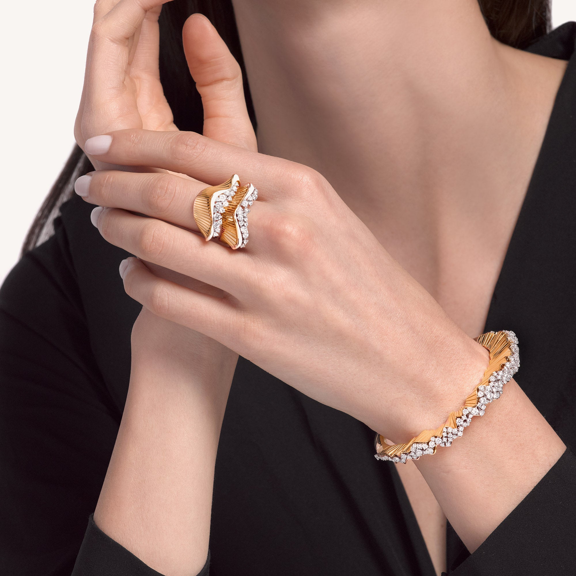 Rays of Sun ring with white diamonds and white enamel