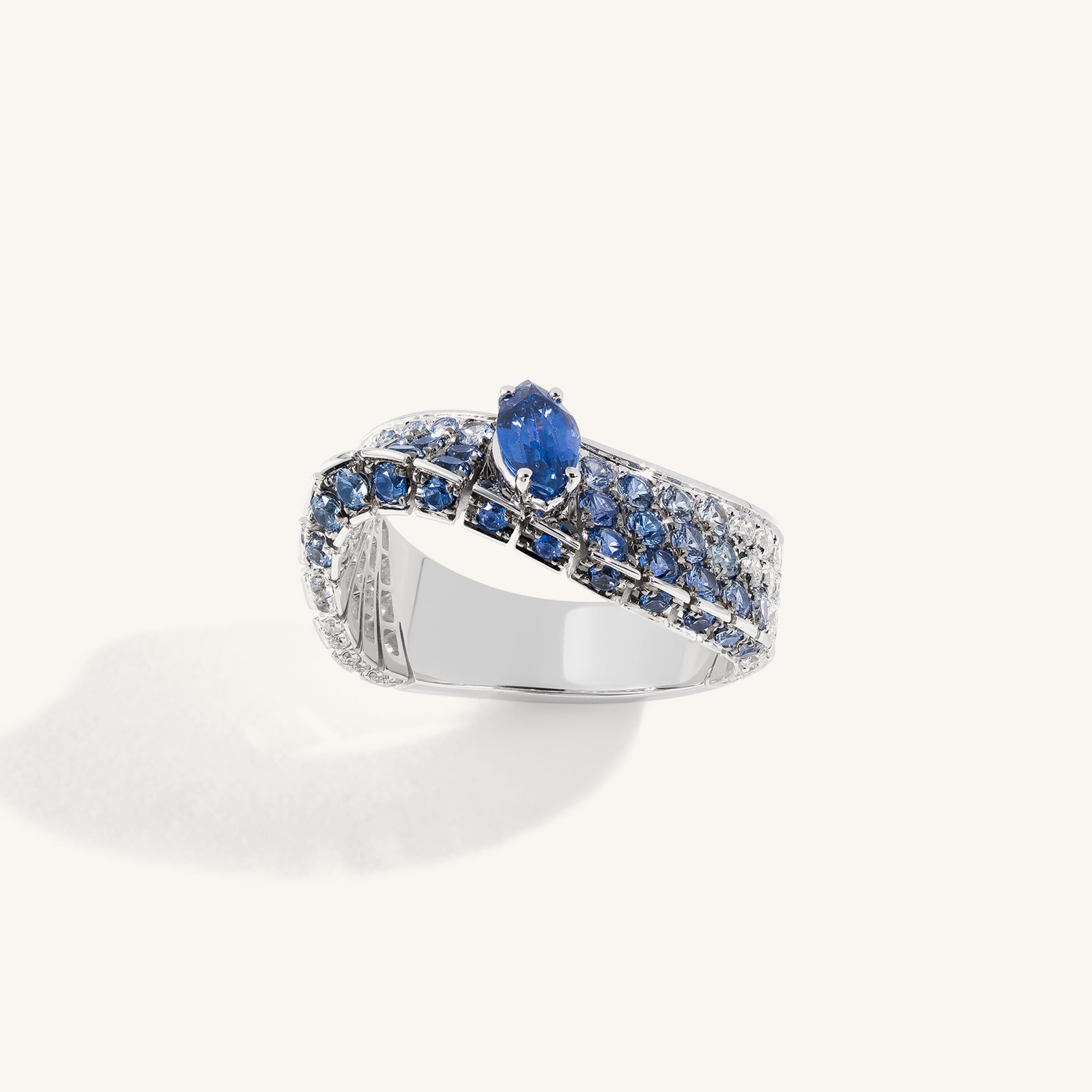 Abissi ring with sapphires