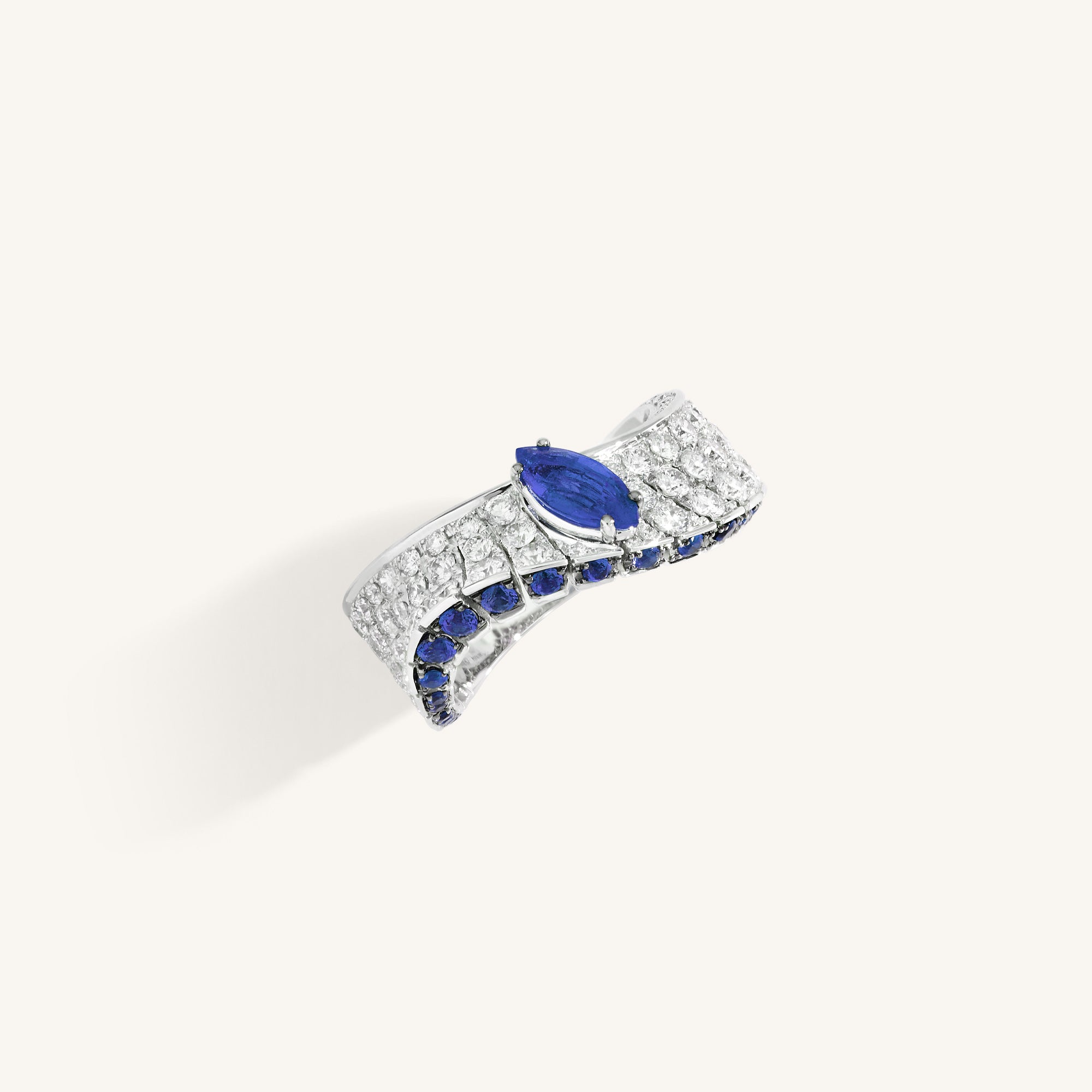 Abissi ring with sapphires