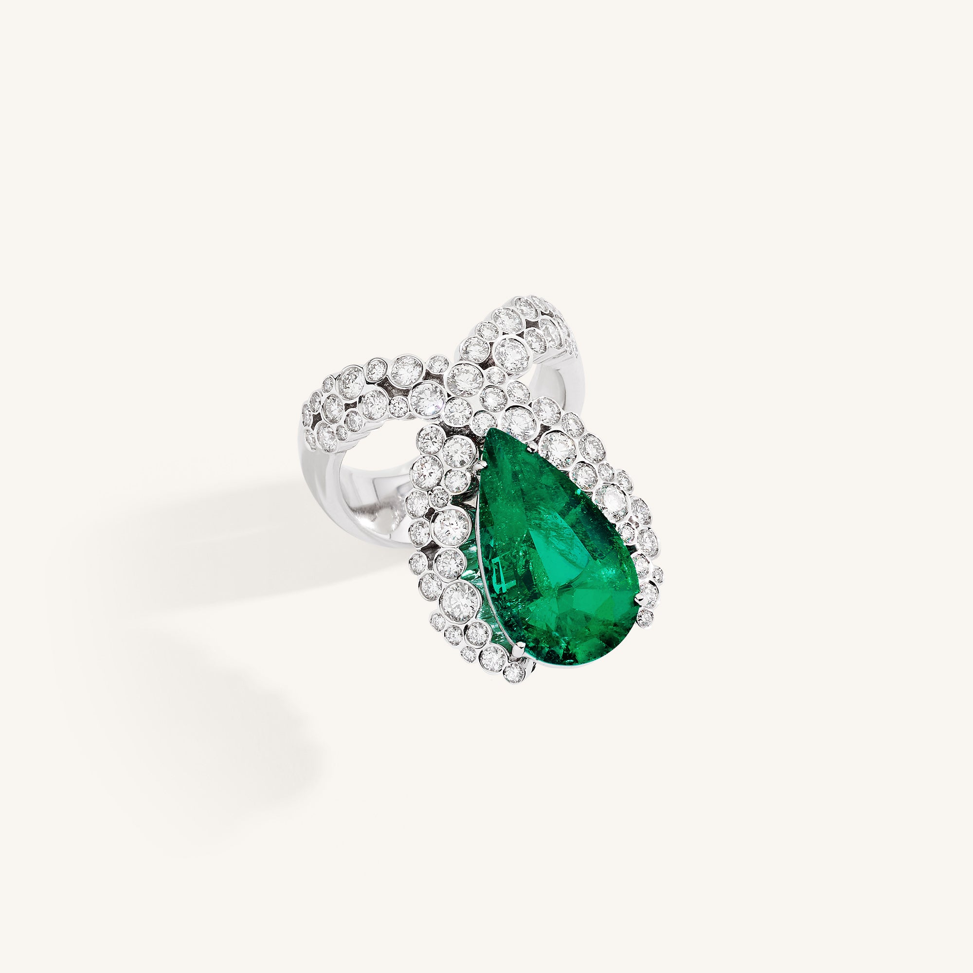 Incanto ring with colombian emerald