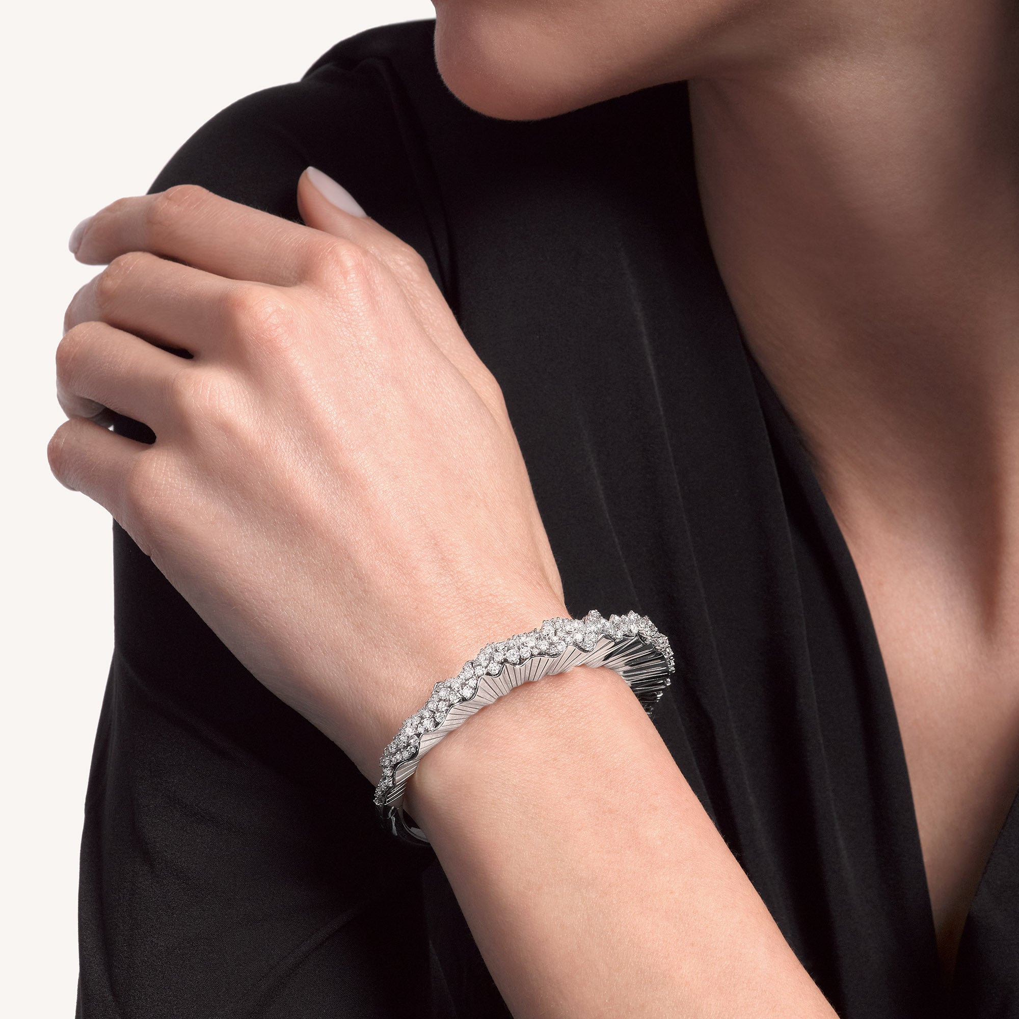 Rays of Sun bangle with white diamonds