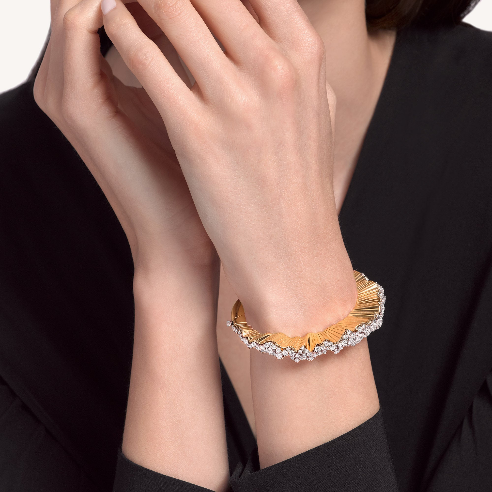 Rays of Sun bangle with white diamonds