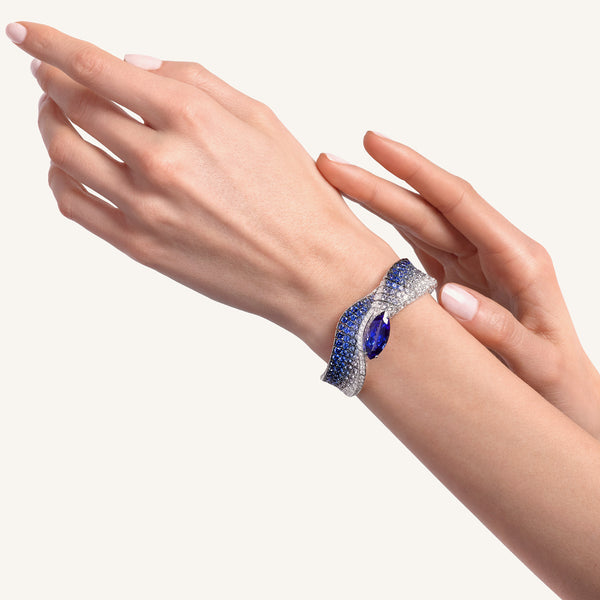 Abissi bangle with tanzanite