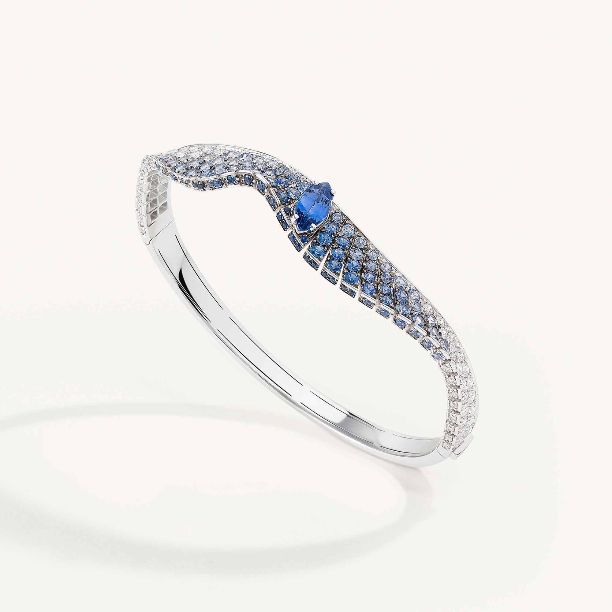 Abissi bangle with sapphires