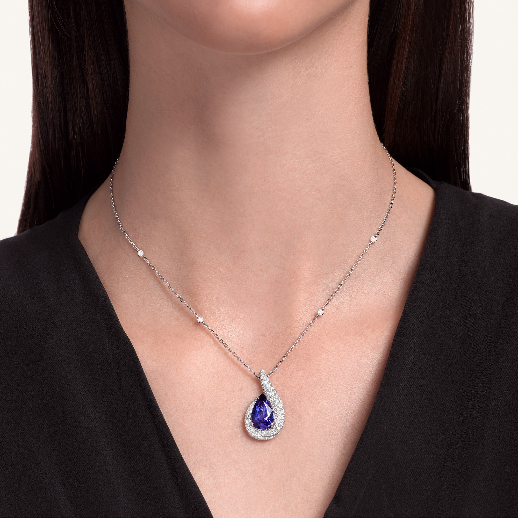 Venere pendant with tanzanite