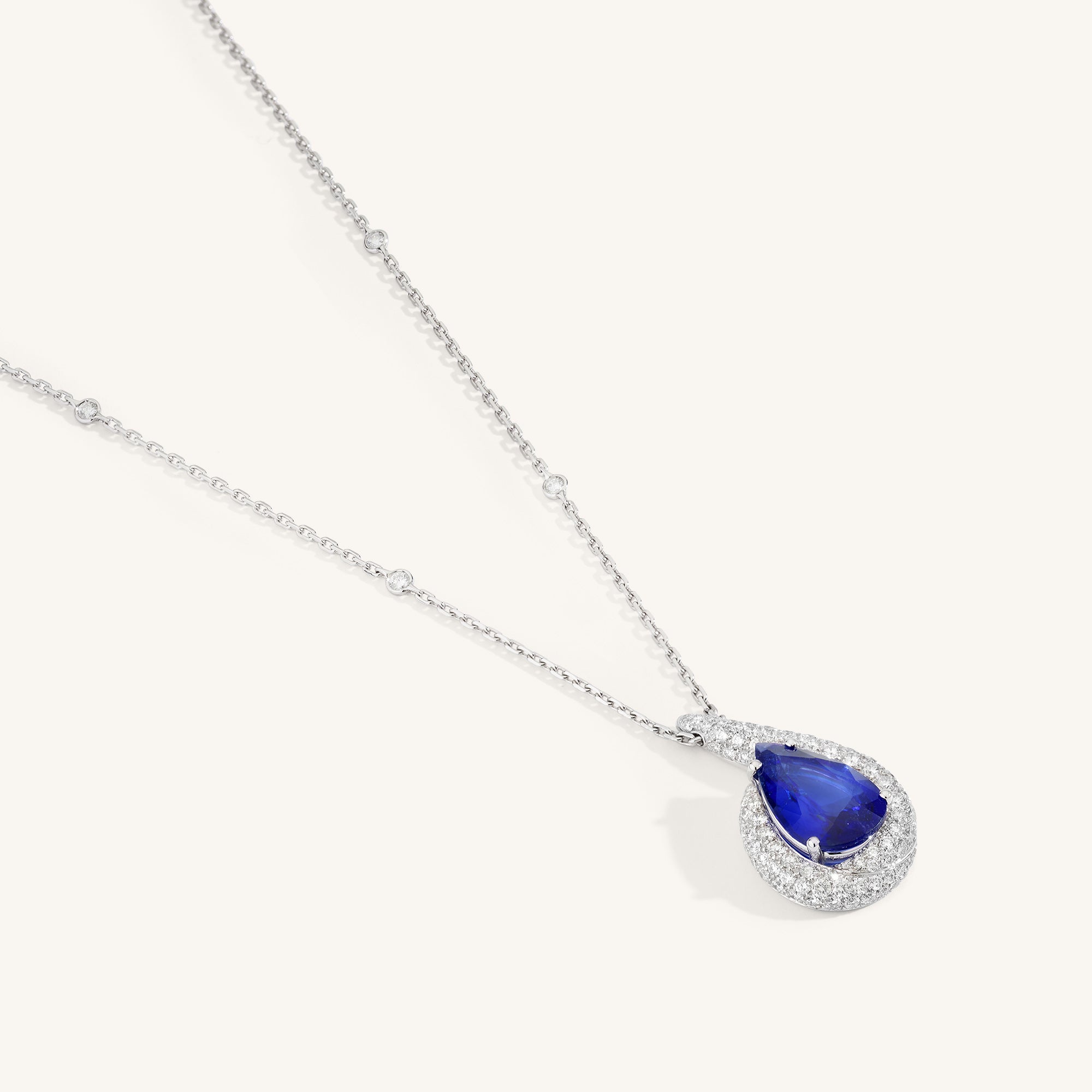 Venere pendant with tanzanite