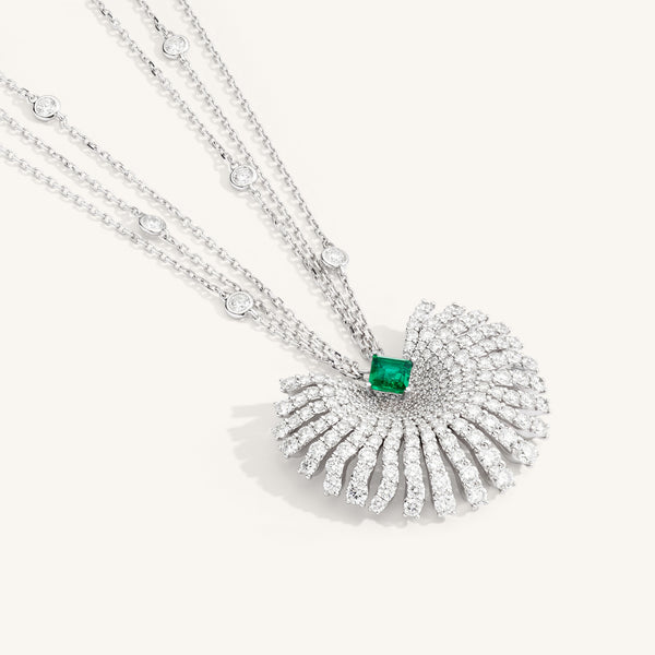 Charm Exotique pendant with emerald