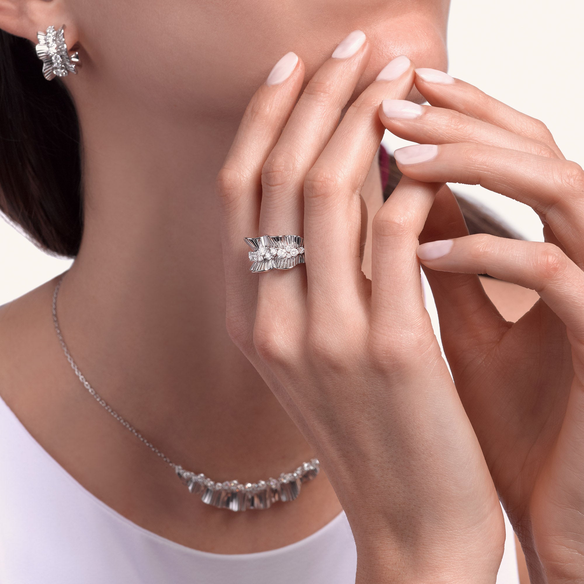 Rays of Sun pendant with white diamonds