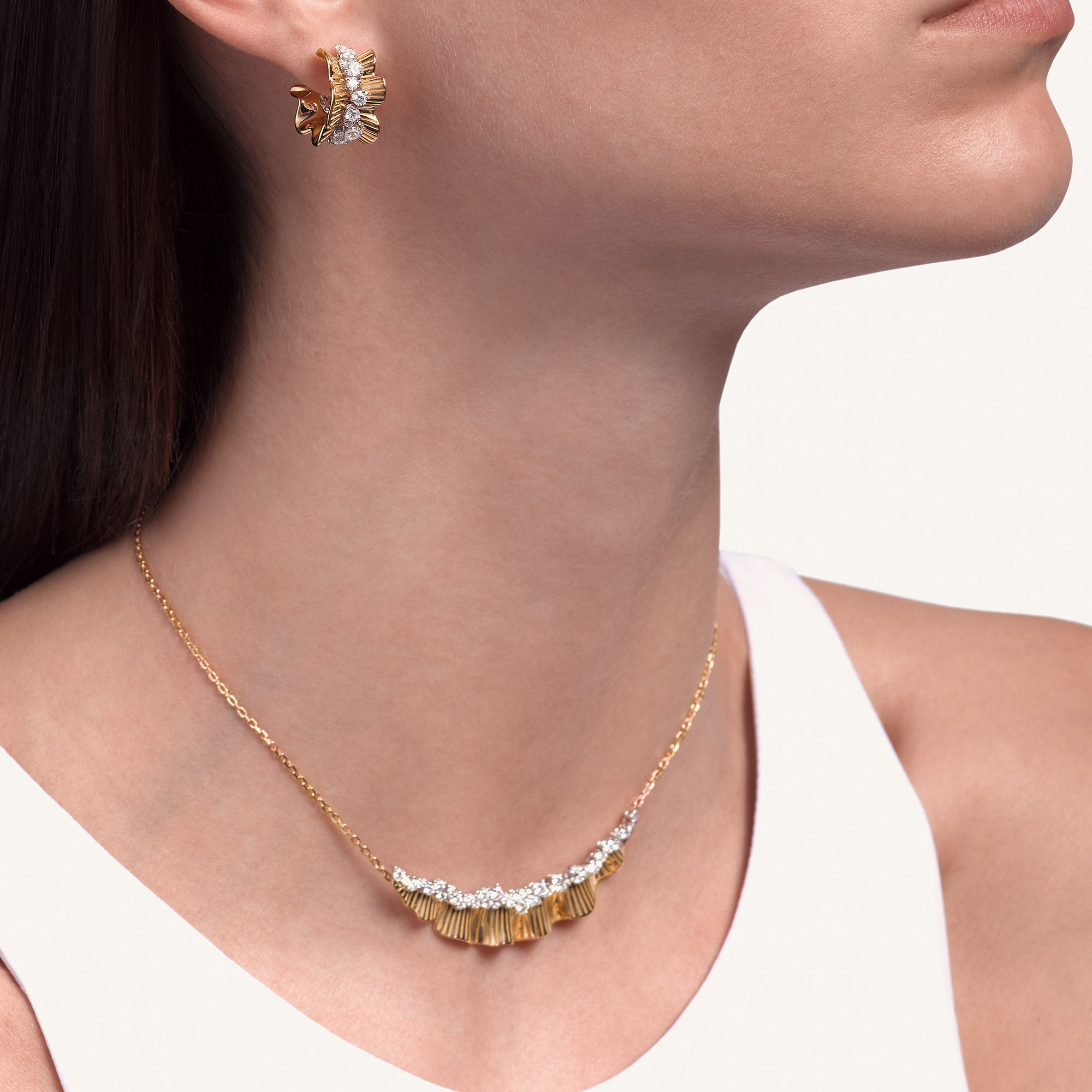 Rays of Sun pendant with white diamonds