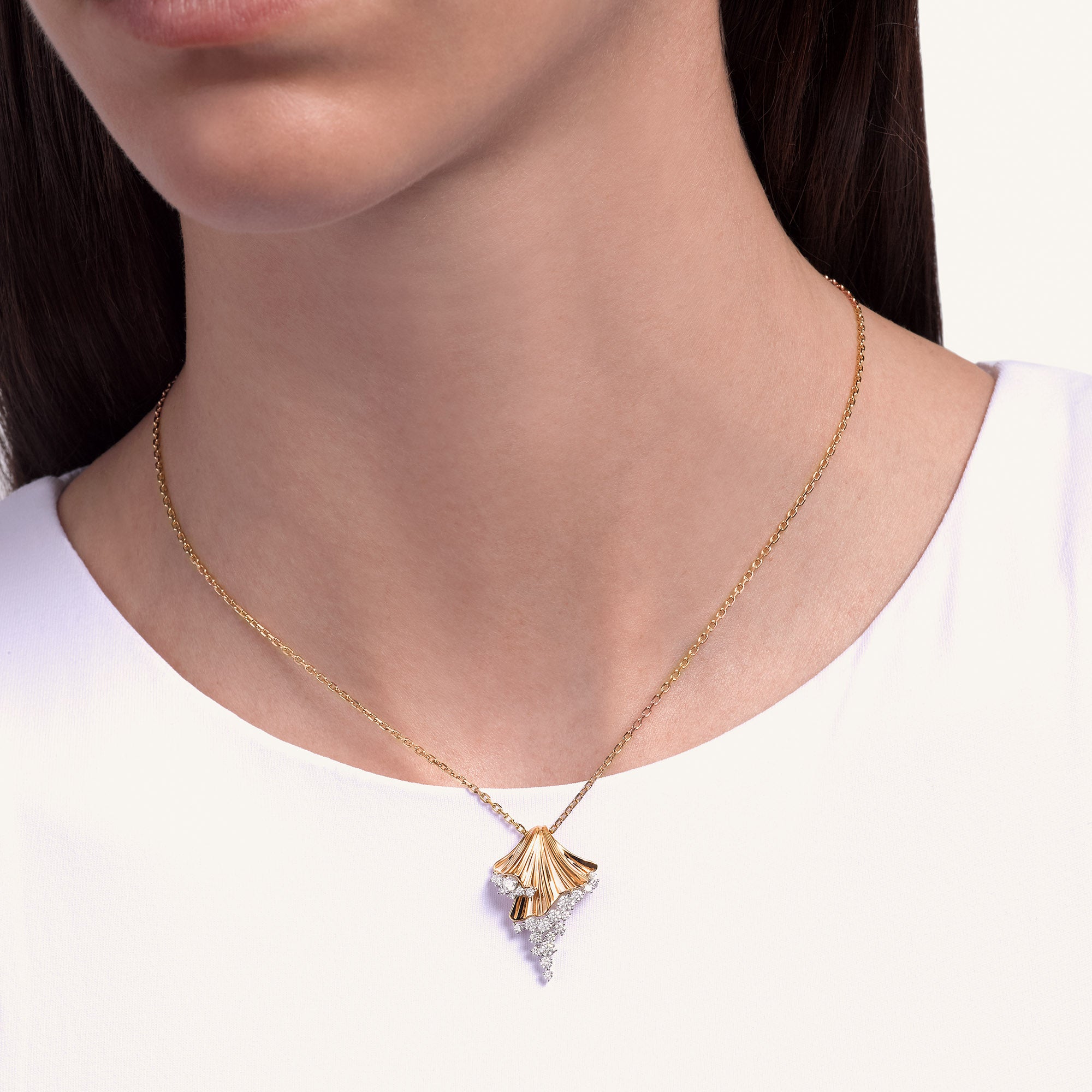 Rays of Sun pendant with white diamonds