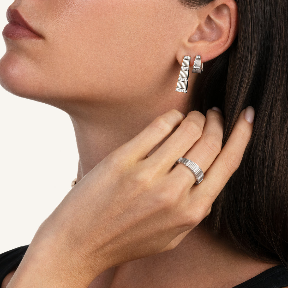 Cleopatra ring with white diamonds