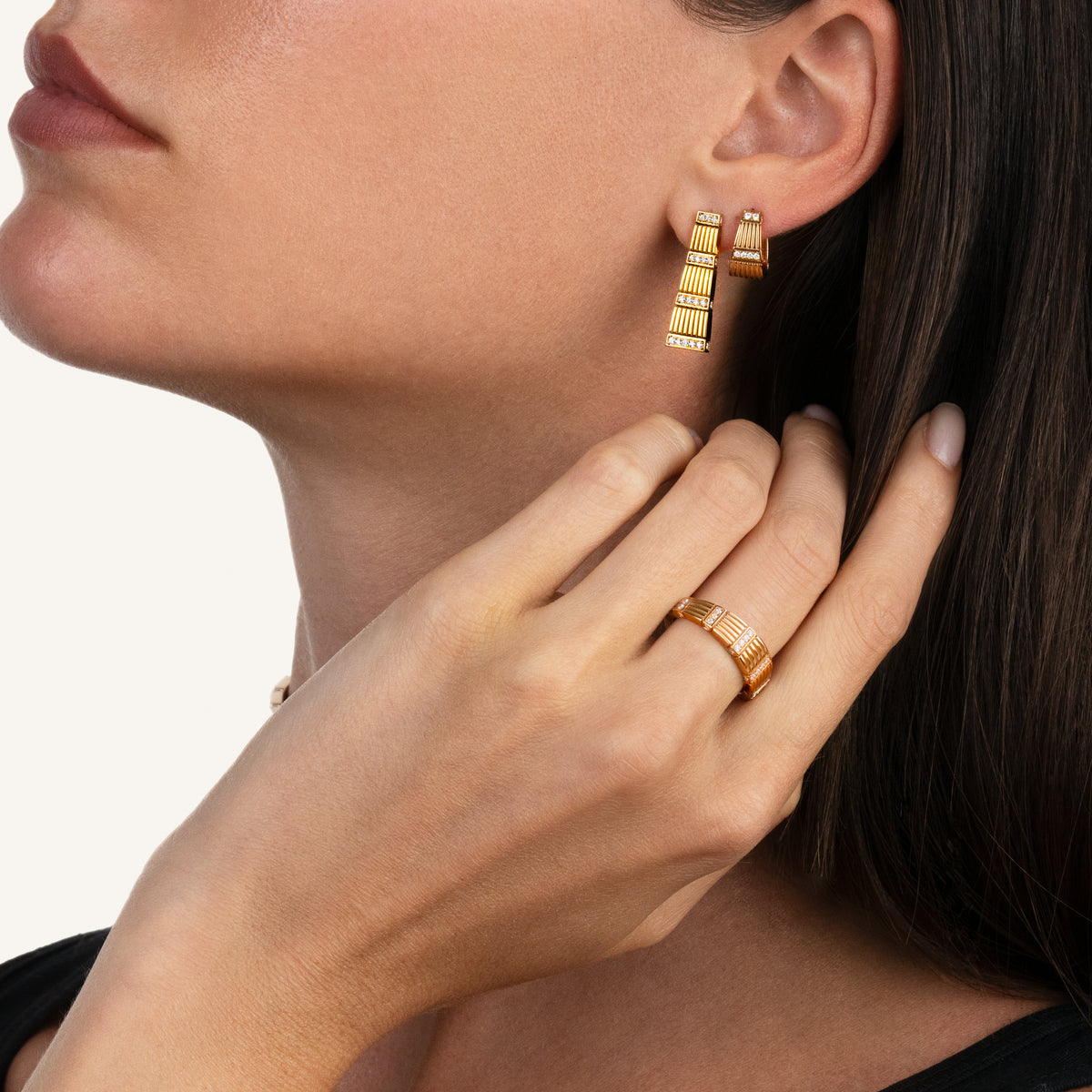 Cleopatra earrings with white diamonds