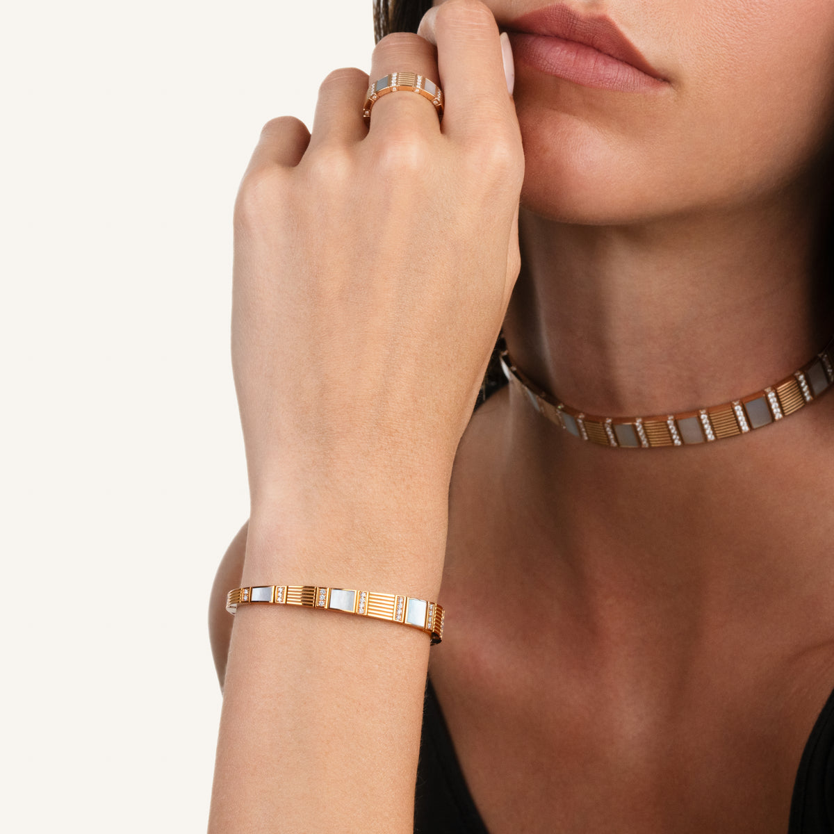 Cleopatra bracelet with white diamonds
