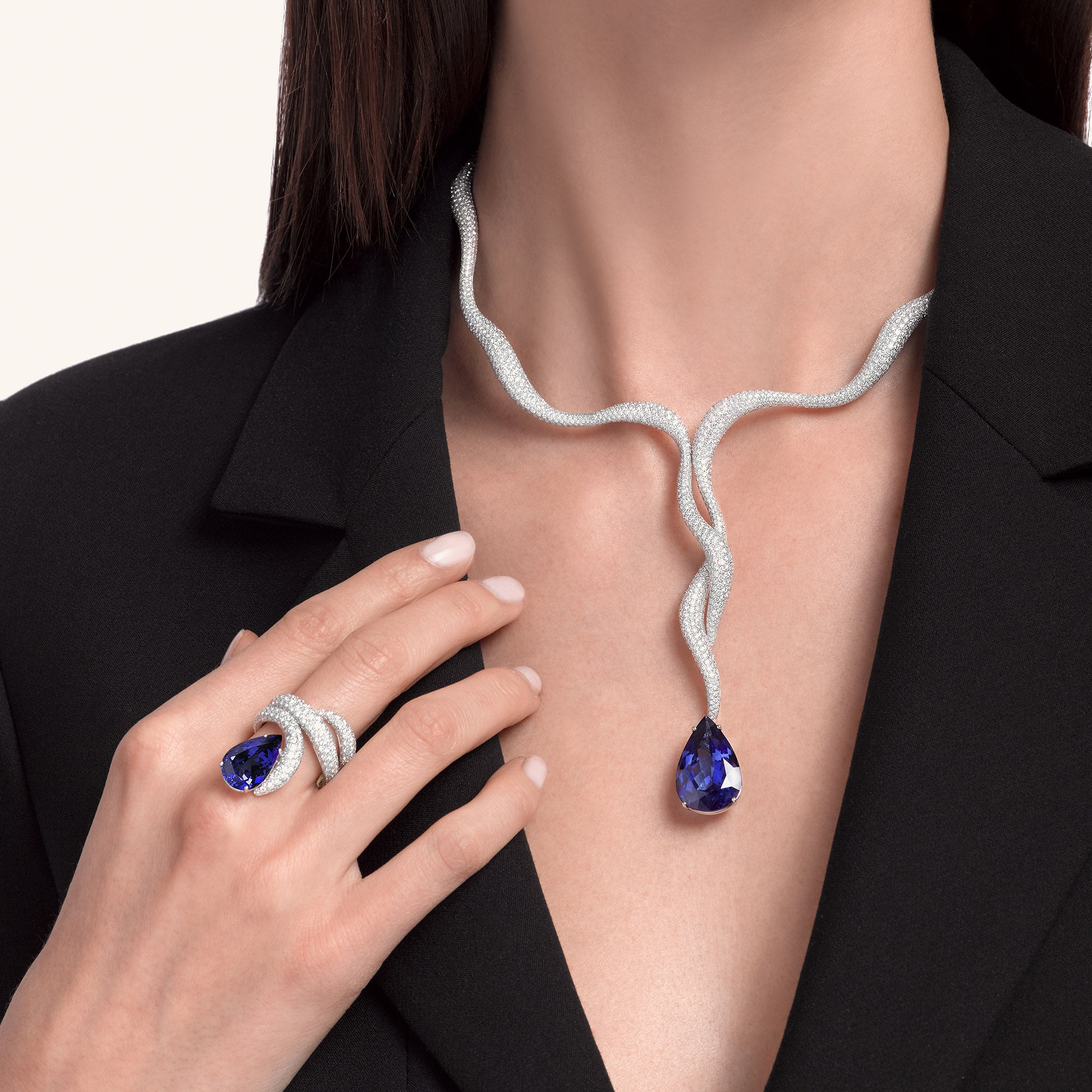 Venere collier with tanzanite
