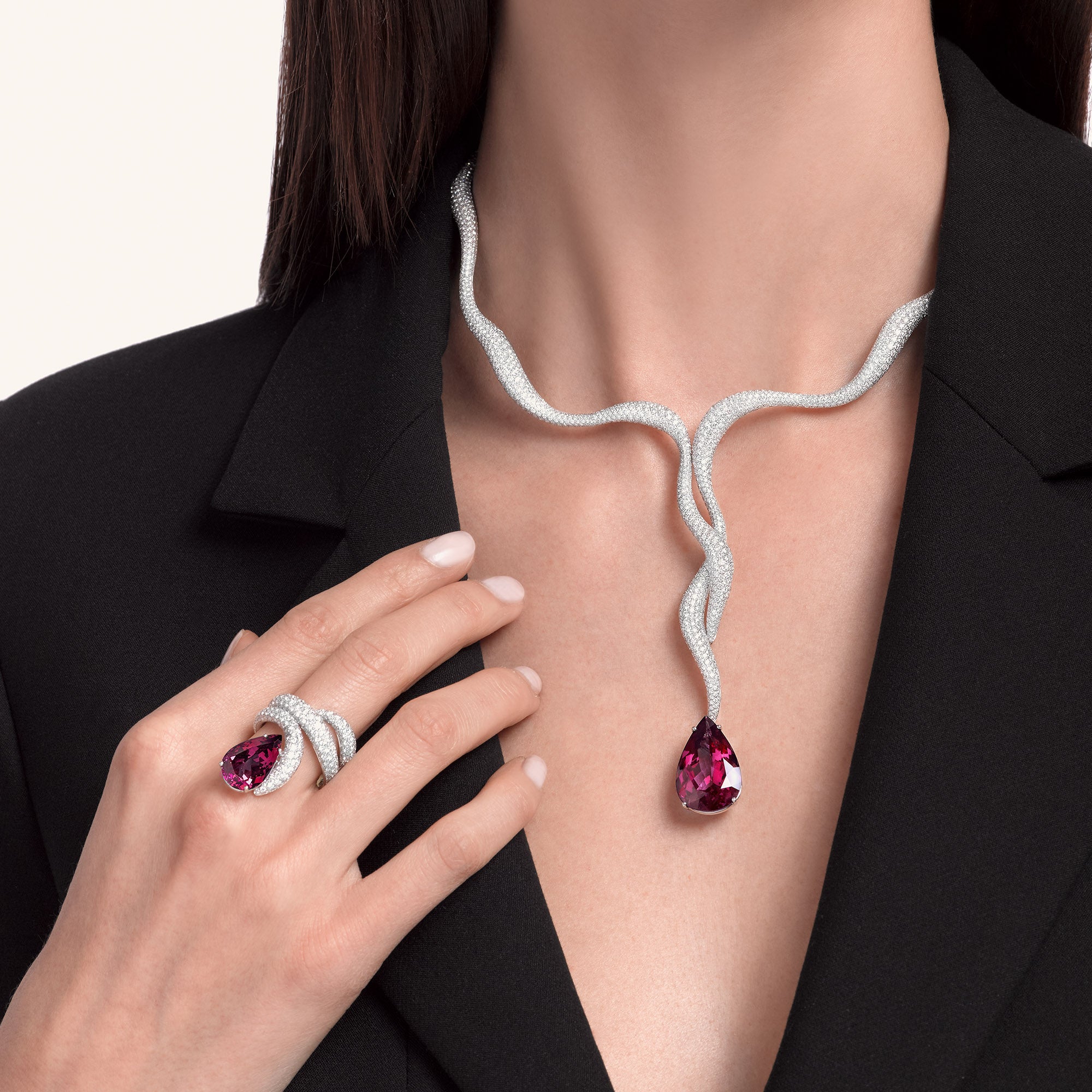Venere collier with rubellite