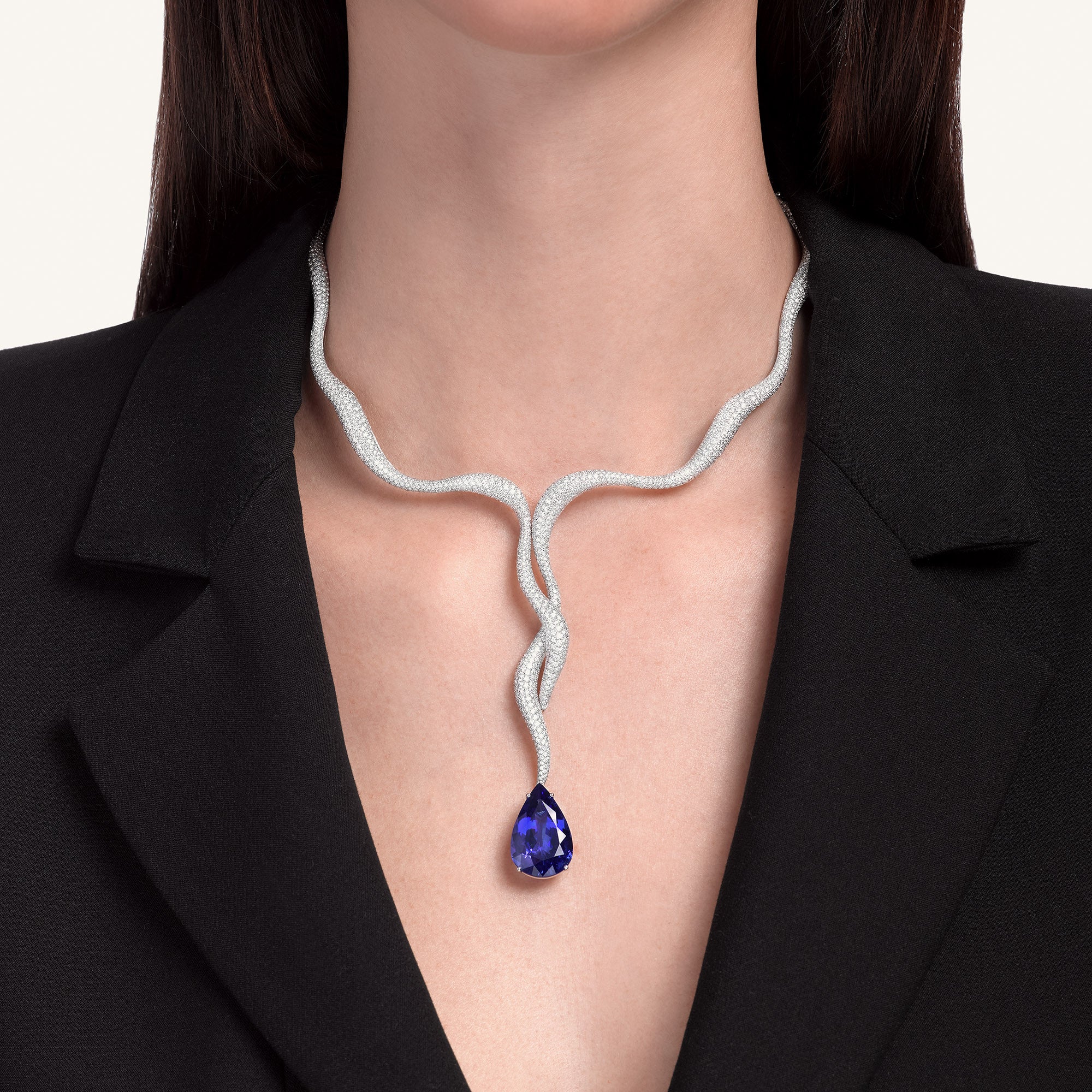 Venere collier with tanzanite