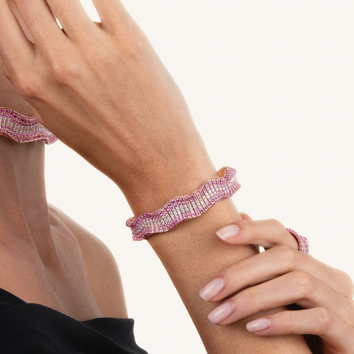 Abissi bangle with sapphires