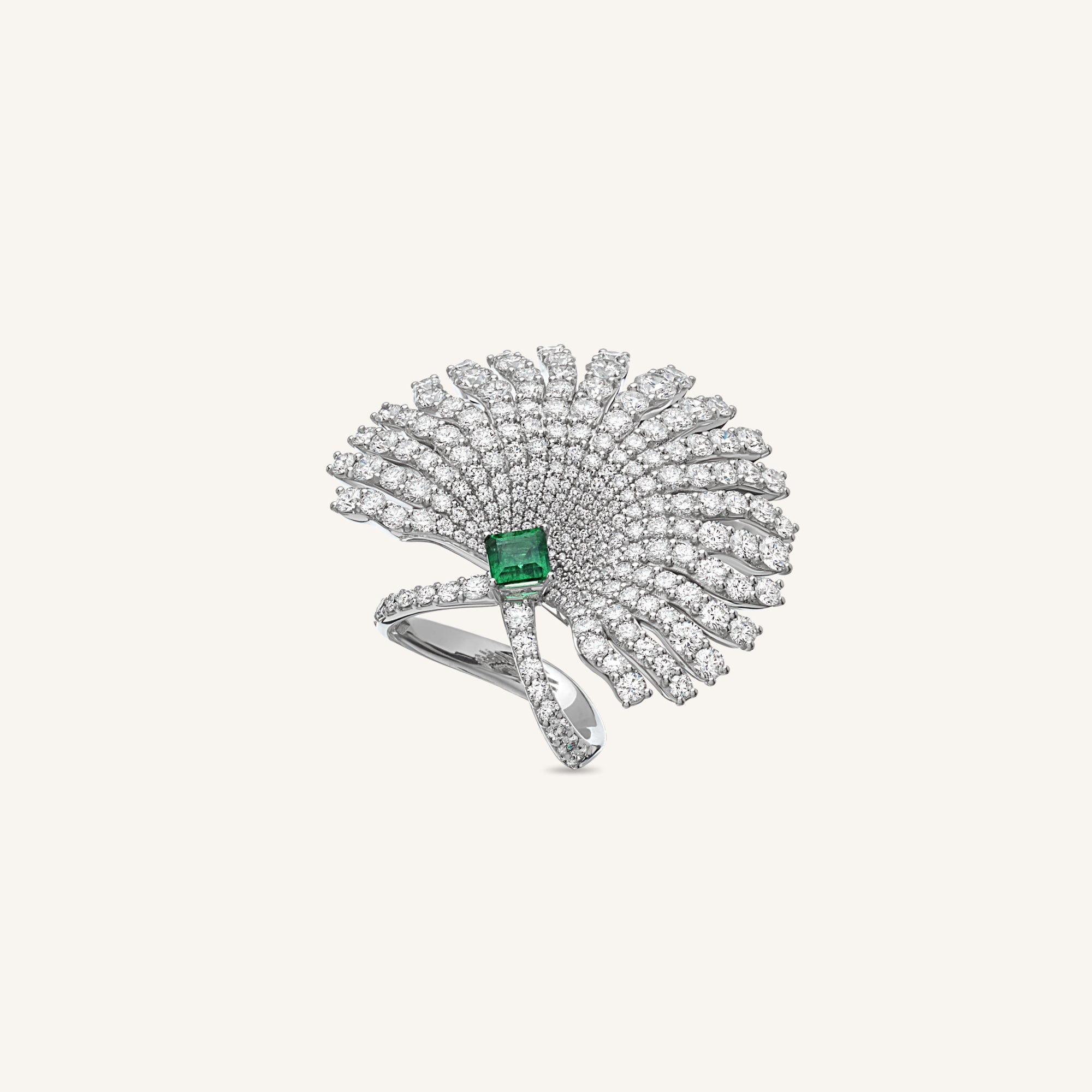 Charm Exotique ring with emerald