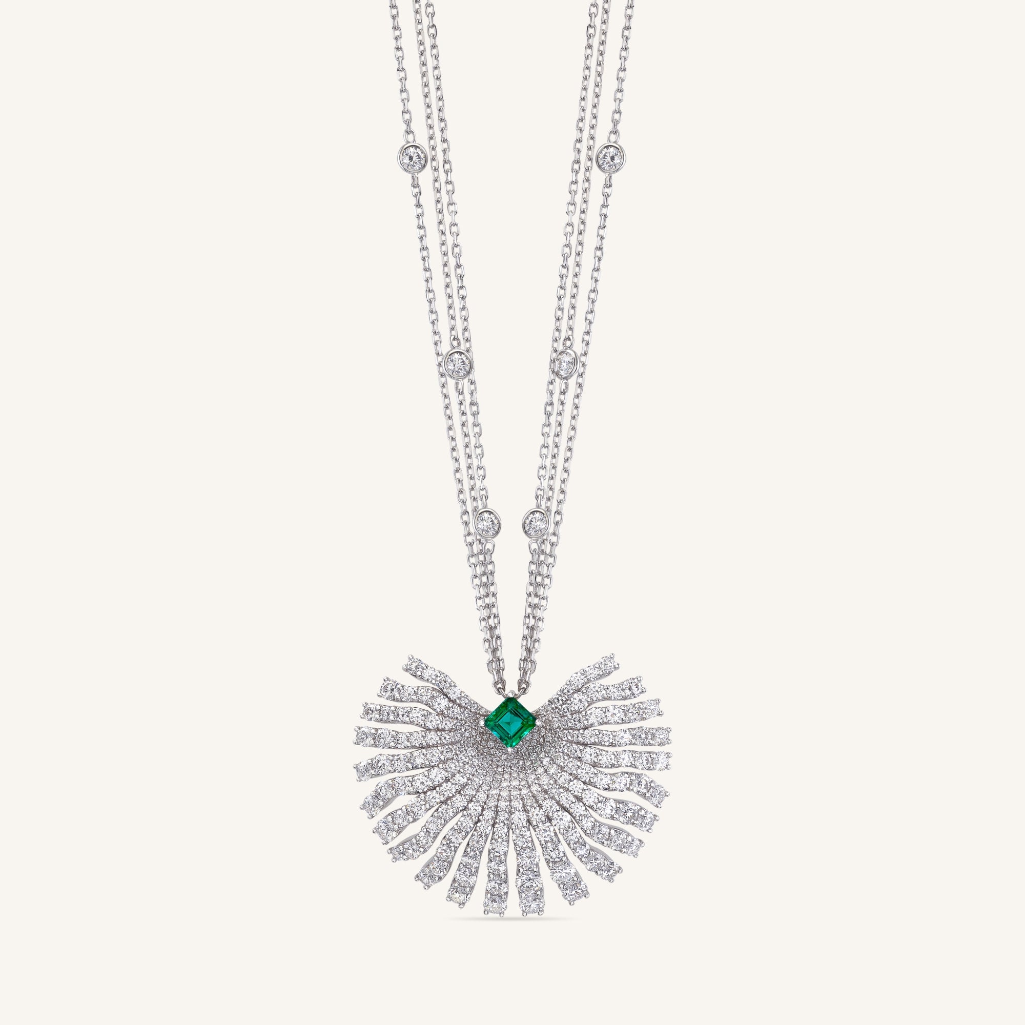 Charm Exotique pendant with emerald