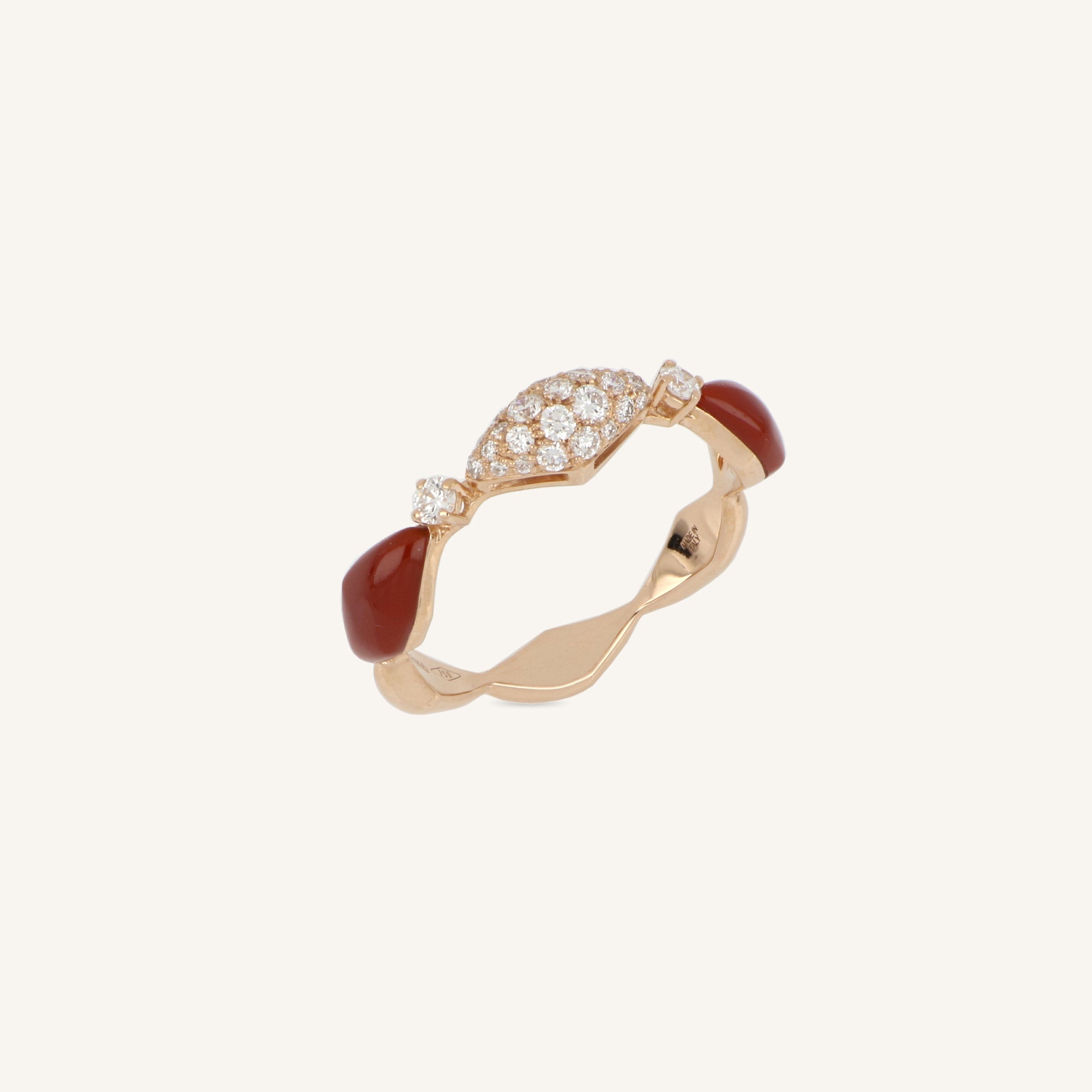 Decò ring with carnelian and white diamonds