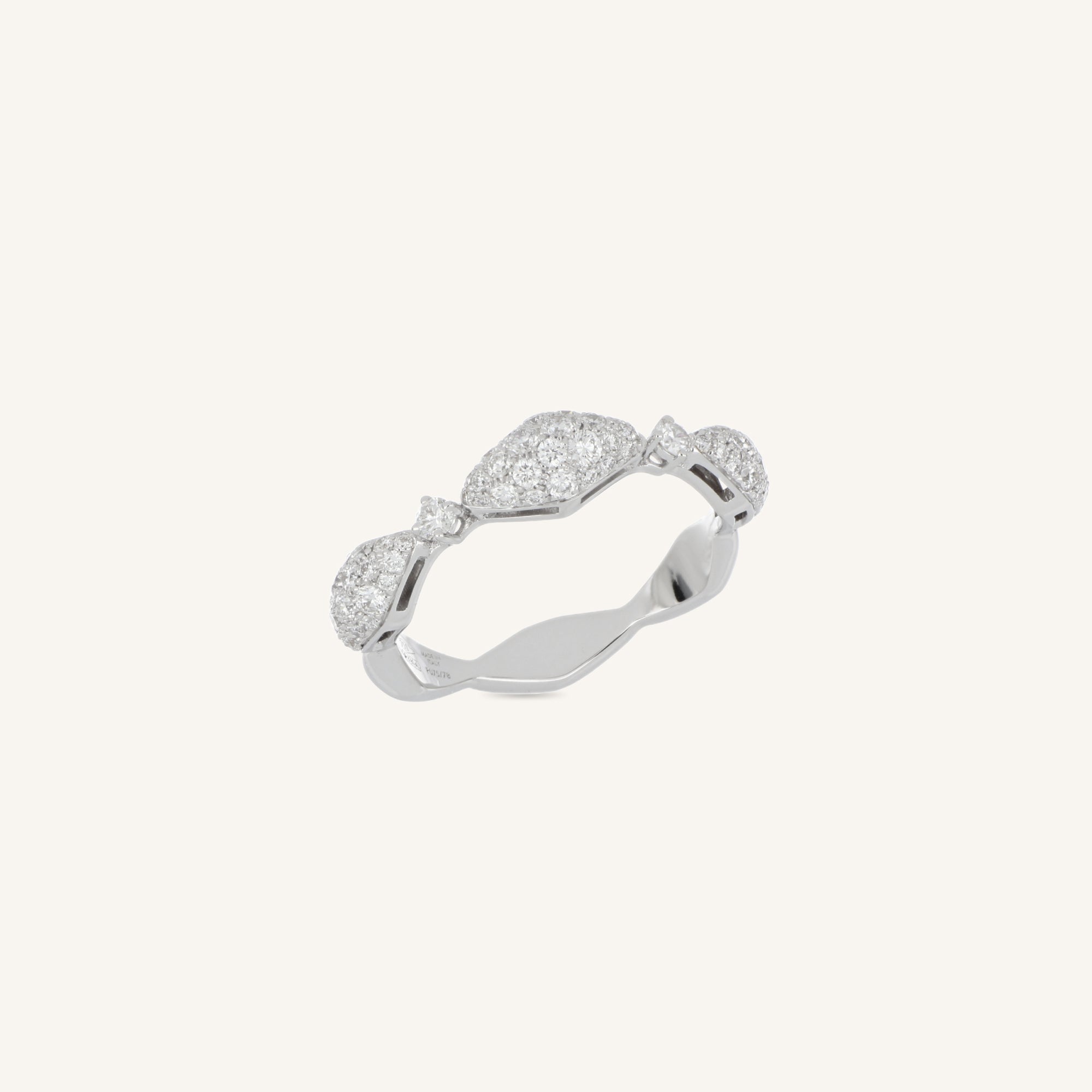 Decò ring with white diamonds