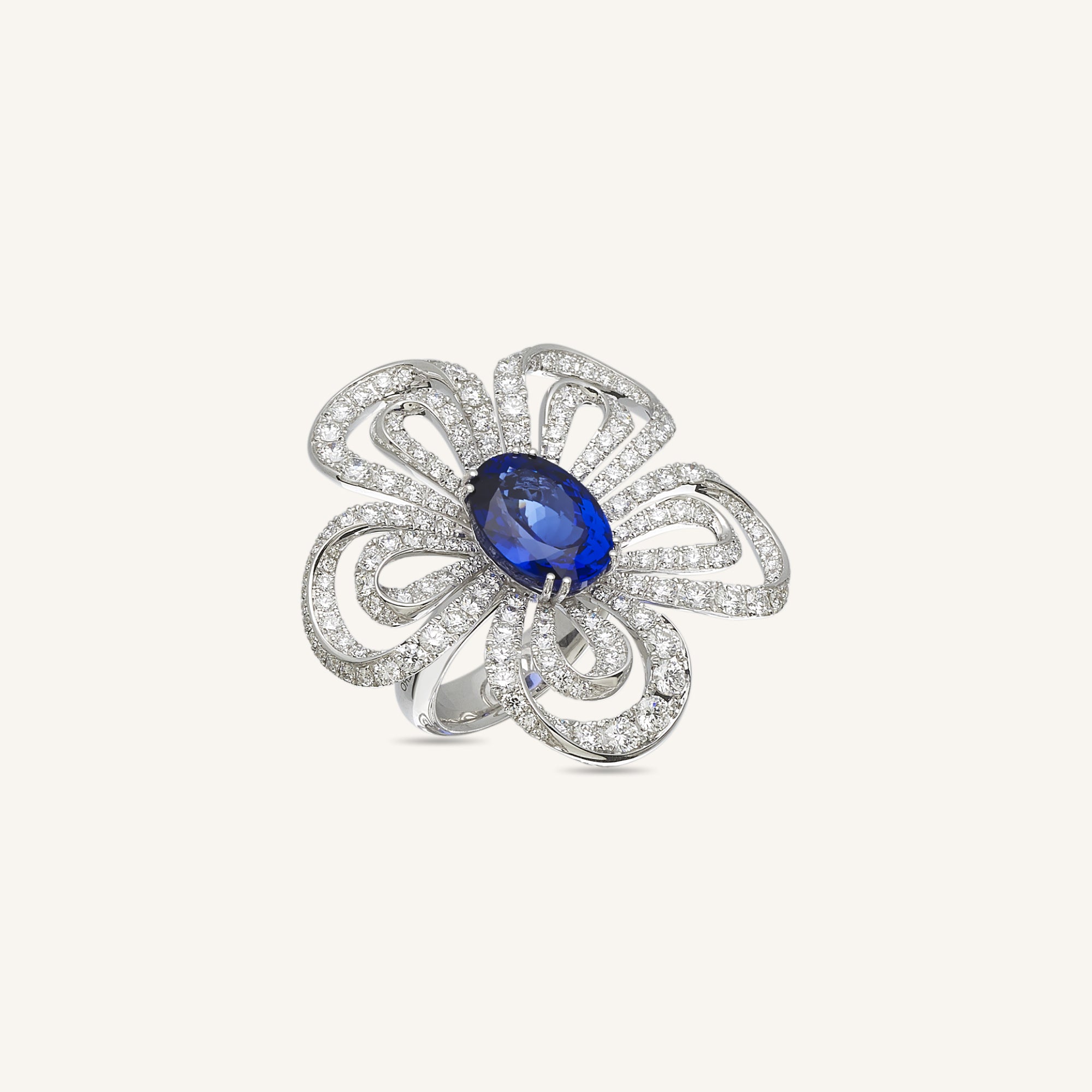 Margherita ring with tanzanite