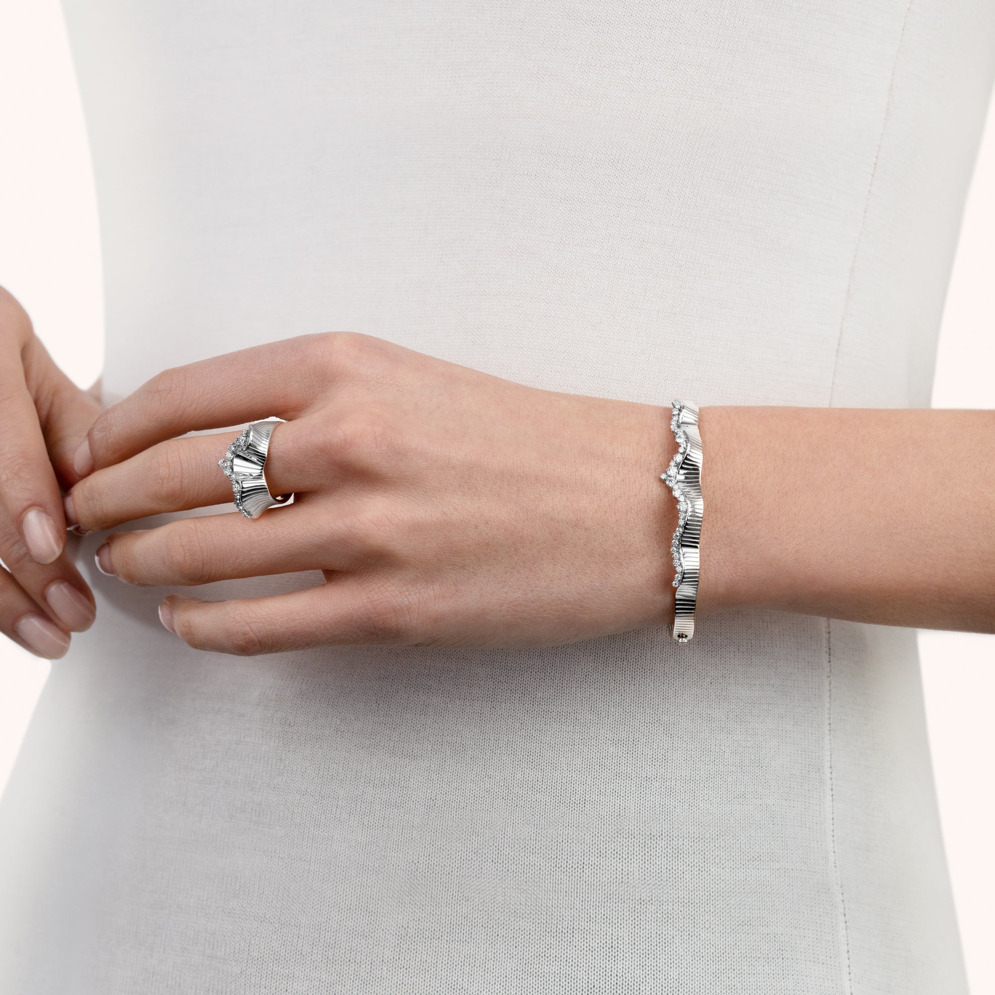 Rays of Sun bangle with white diamonds