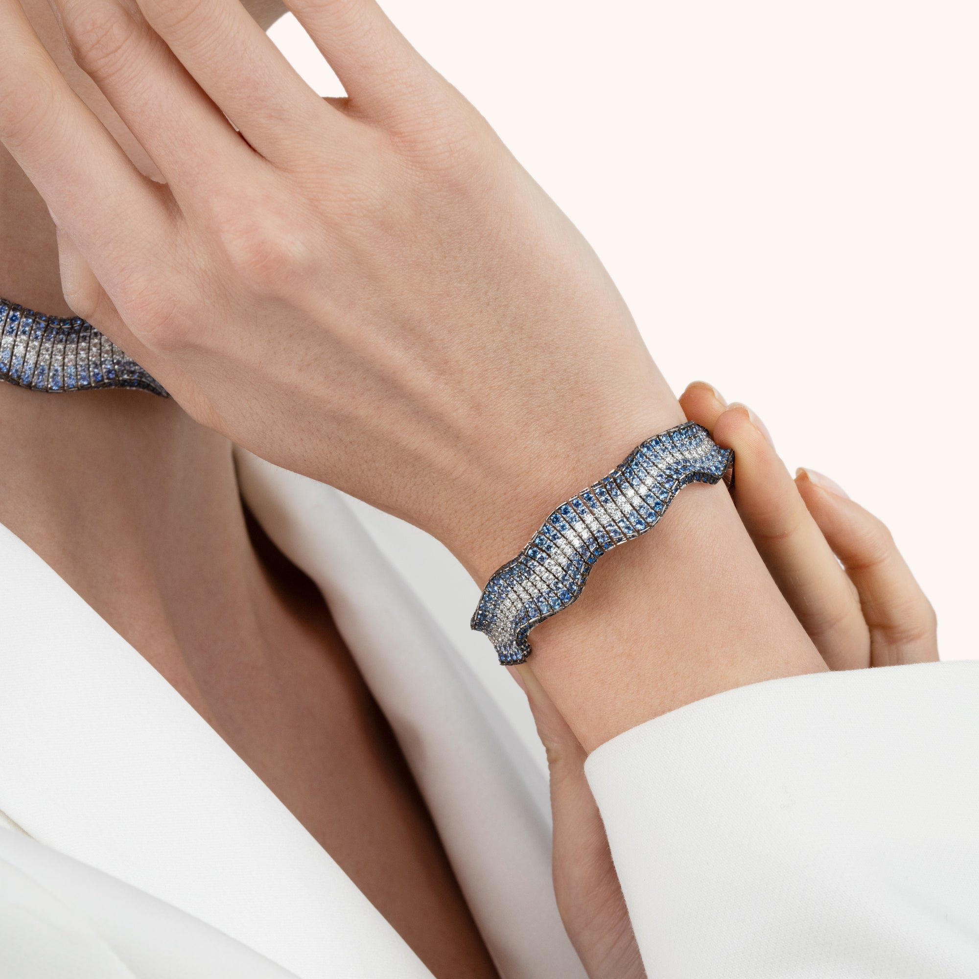 Abissi bangle with sapphires