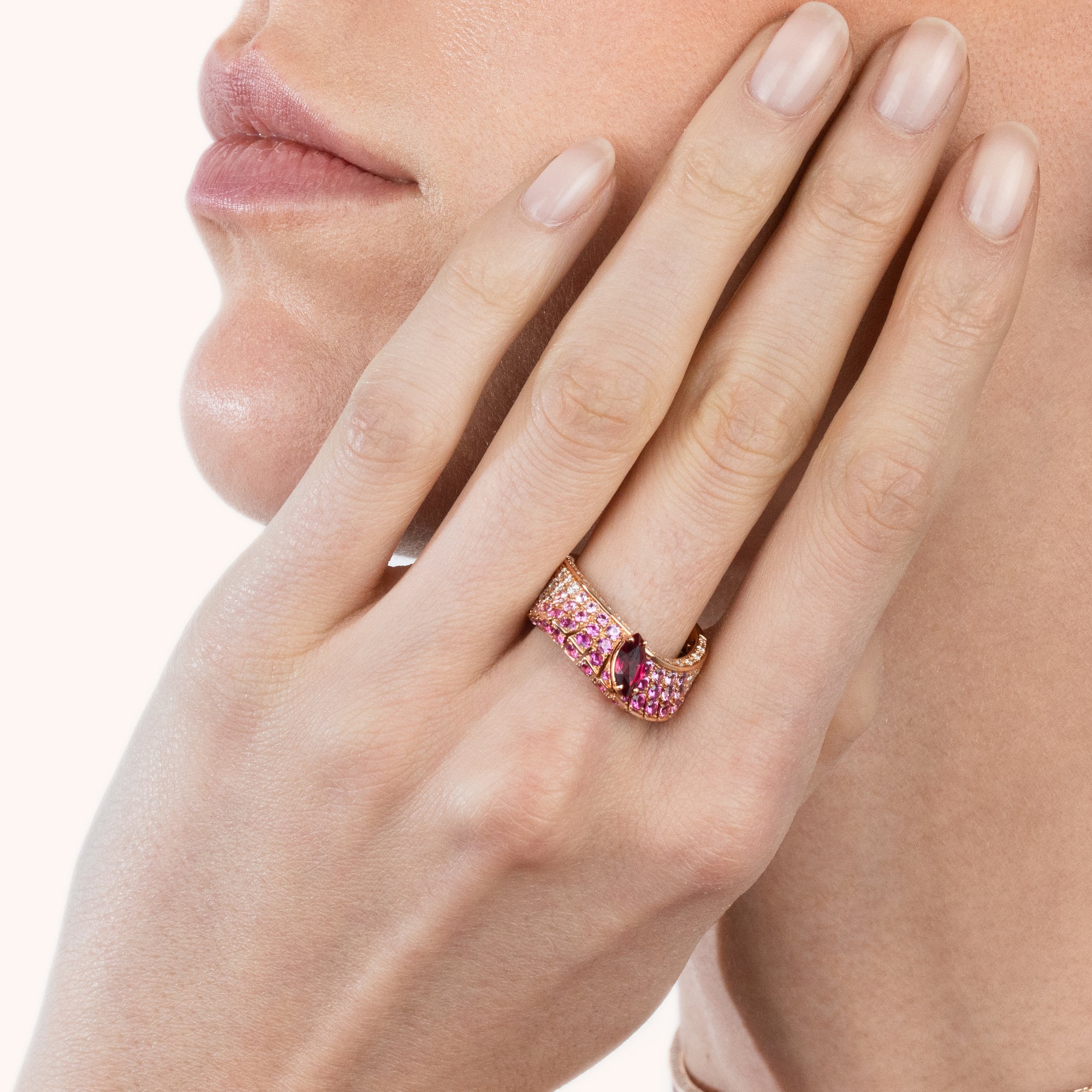 Abissi ring with sapphires