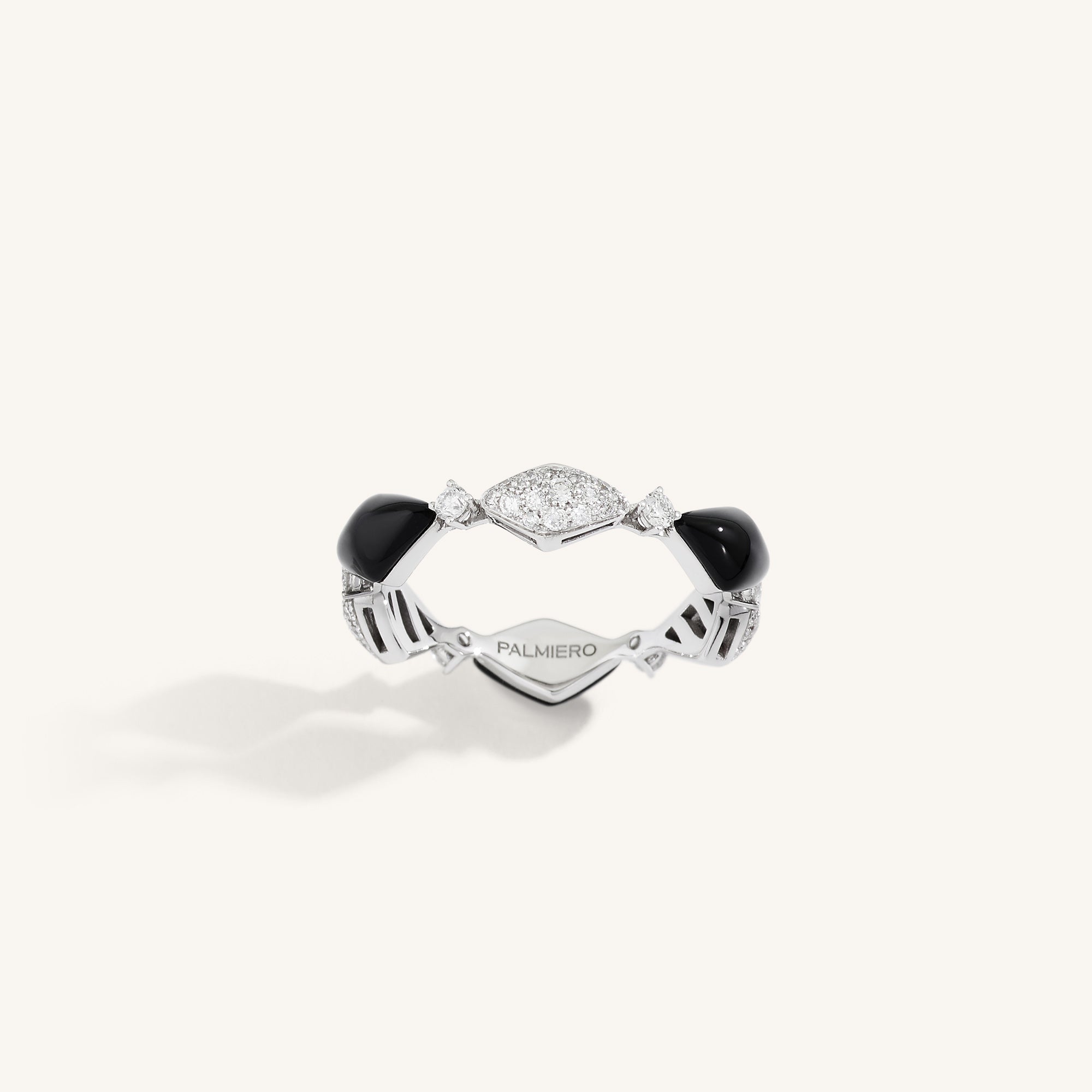 Decò ring with onyx and white diamonds