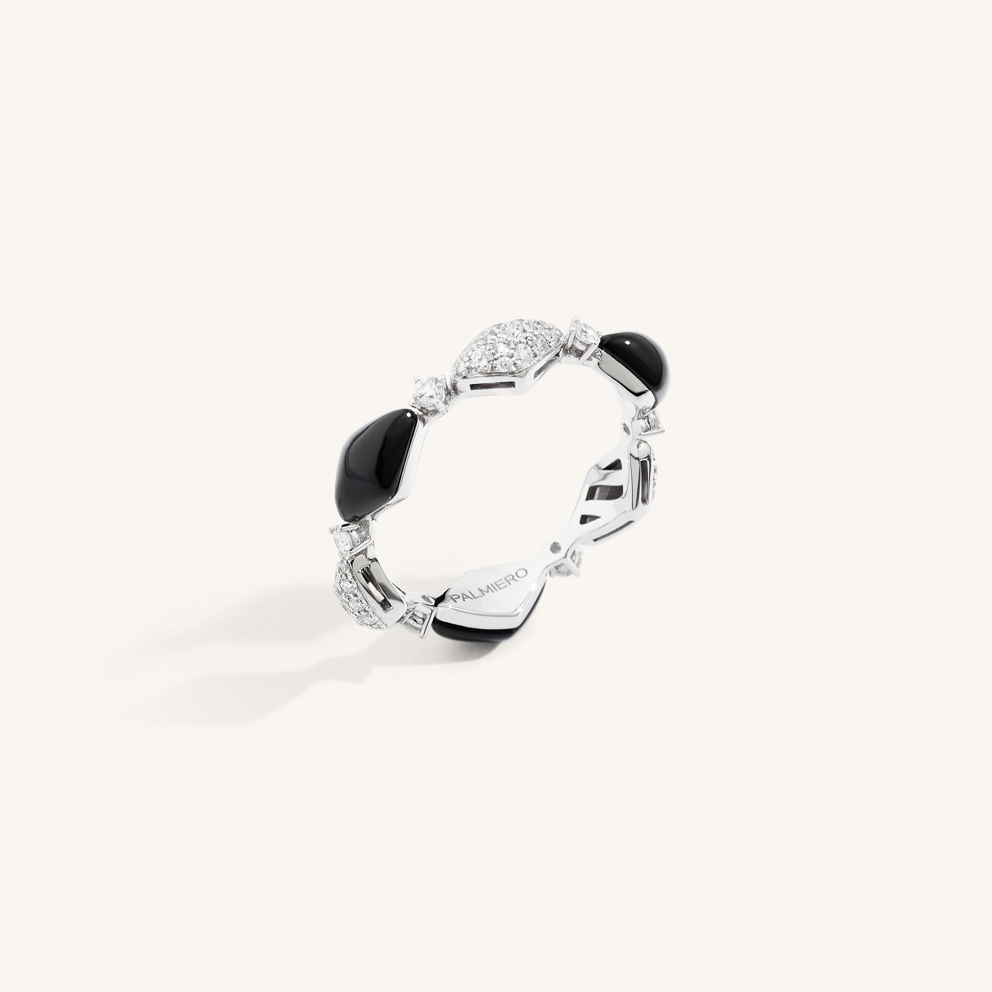 Decò ring with onyx and white diamonds