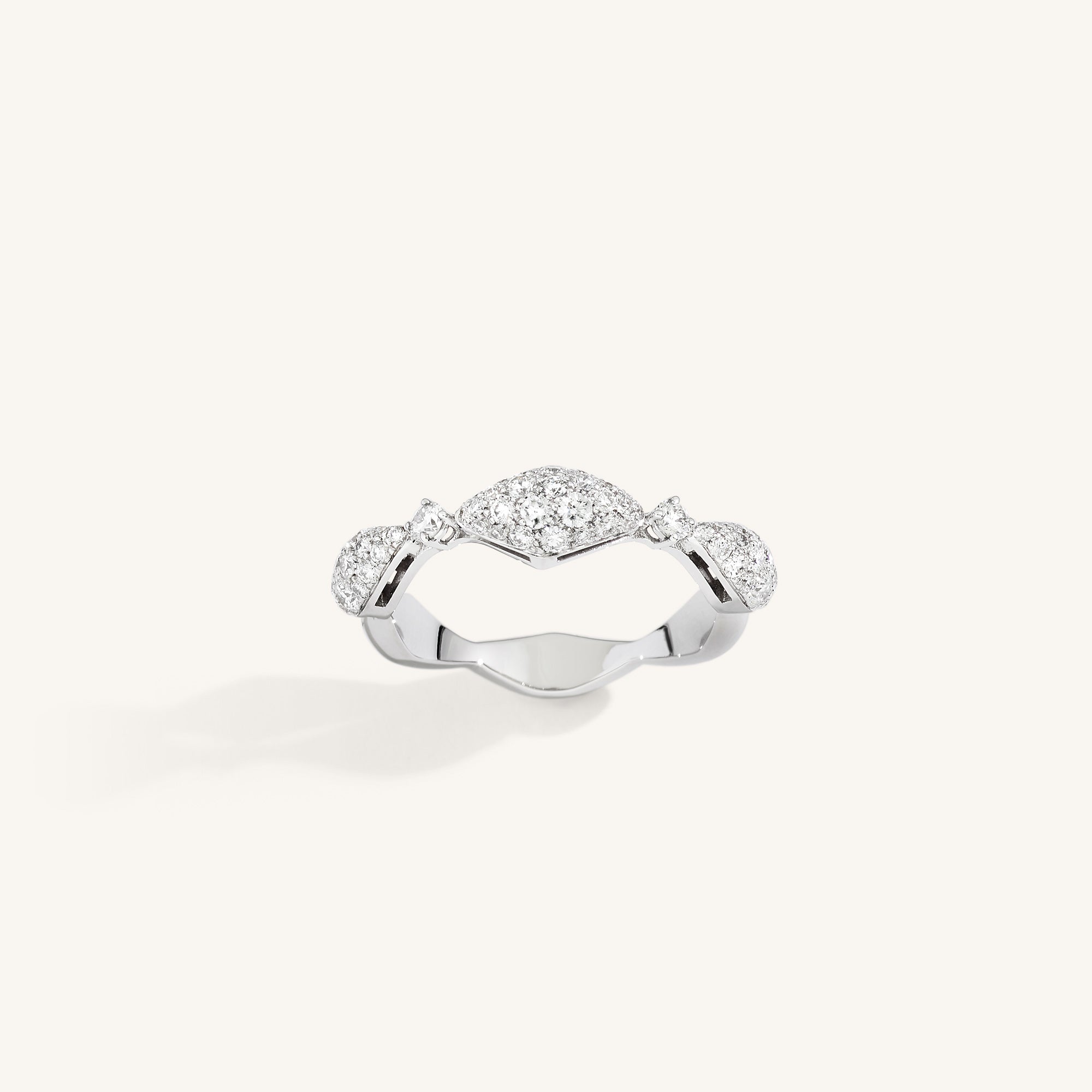 Decò ring with white diamonds