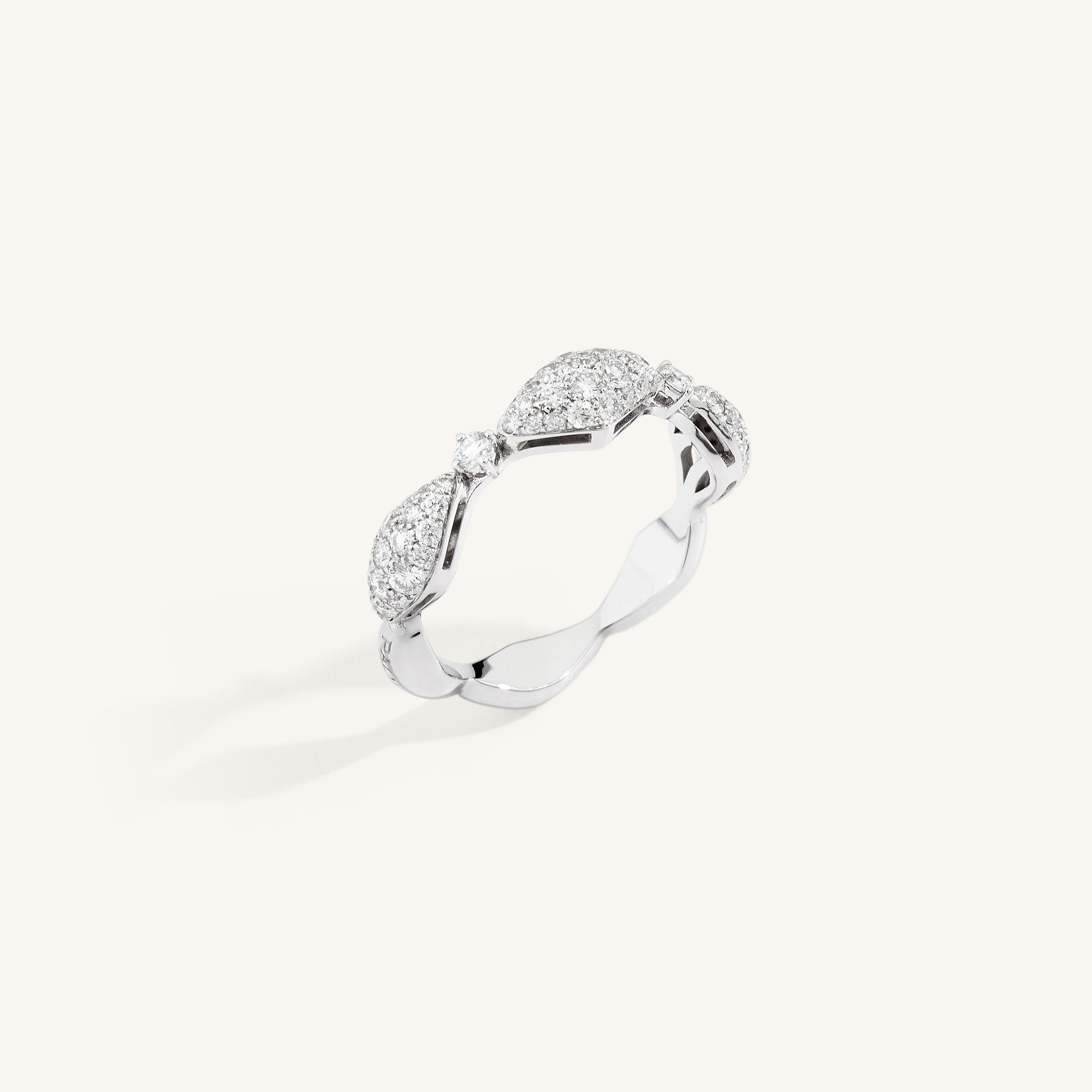 Decò ring with white diamonds